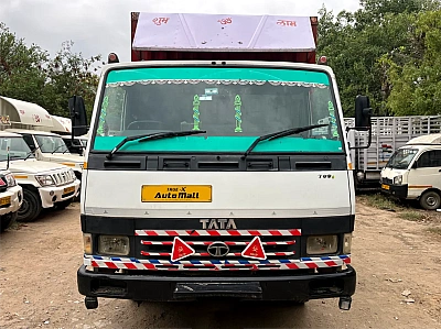 TATA 709